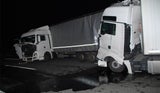Nach Lkw-Kollision auf A1 crasht Kleinbus in Polizeiauto