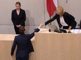 LIVE: Nach Regierungssturz - Hartwig Löger als Interimskanzler bestätigt