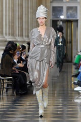 Hi-Tech, Eleganz und Tribute bei der Pariser Fashion Week