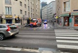 BMW kracht in Fußgänger: 26-Jähriger in Lebensgefahr & weitere Verletzte