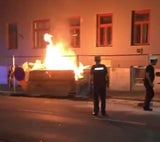 Spektakulärer Brand vor Wiener Wohnhaus