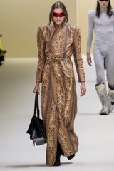 Hi-Tech, Eleganz und Tribute bei der Pariser Fashion Week