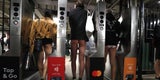 Menschen weltweit fahren ohne Hose U-Bahn