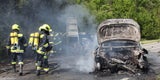 Auto fing nach Frontalcrash Feuer: Vierköpfige Familie verletzt