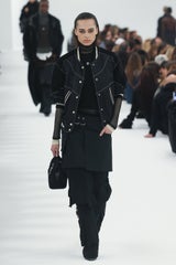 Tragbare und untragbare Mode aus Paris