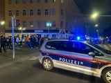 Hunderte Fußballfans feiern in Wien türkischen Meister