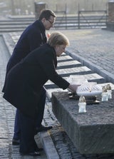 Merkel in Auschwitz: "Wir dürfen niemals vergessen!"