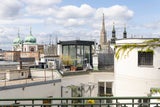 Auf der Terrasse mit Blick zum Stephansdom wird gegrillt, gechillt und gelacht. „Vor allem im Lockdown war das unsere Ruhe-Oase.“ &nbsp;&nbsp;