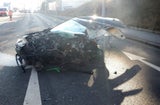 Pkw bei Crash gegen Ampelpfosten total zerfetzt – Lenker tot