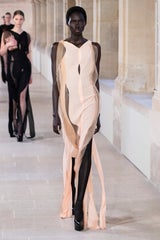 Hi-Tech, Eleganz und Tribute bei der Pariser Fashion Week