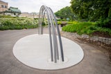 Regenbogenskulptur "ARCUS (Schatten eines Regenbogens)"