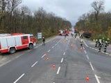 Horror-Crash: Kleintransporter crasht mit Sattelzug