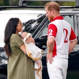 So lieb kuschelt Mama Meghan ihren Archie