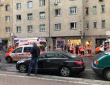 BMW kracht in Fußgänger: 26-Jähriger in Lebensgefahr & weitere Verletzte