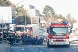 Pkw bei Crash gegen Ampelpfosten total zerfetzt – Lenker tot