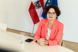Staatssekretärin Elisabeth Zehetner macht sich für überdachte Schnee-Erlebniswelten stark, die nicht nur im Winter, sondern möglichst ganzjährig genutzt werden können. 