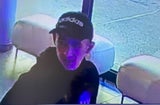 Nach Einbruchsdiebstahl: Polizei sucht diesen Mann