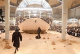 Tragbare und untragbare Mode aus Paris