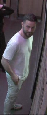 Nach schwerer Körperverletzung: Polizei sucht diesen Mann
