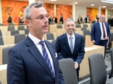 LIVE: Nach Regierungssturz - Hartwig Löger als Interimskanzler bestätigt
