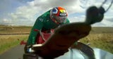 Schock-Video zeigt Biker-Crash mit Auto