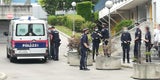 Hausbewohner droht spielenden Kindern mit Messer