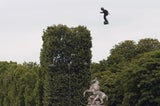 Fliegender 'Iron Man' ist Hauptattraktion bei Feiern zum 14. Juli