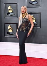 Dua Lipa: Ihre schönsten Versace-Looks