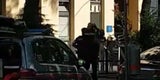 Polizei rettete nackte Frau von Fenster