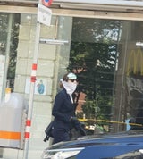 Skurril: Netz lacht über "Corona-Meterstab" von Spaziergängerin