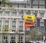 Klima-Rebellen blockieren OMV-Raffinerie in Schwechat