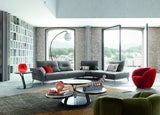 Der Astrea Armsessel von Sacha Lakic für Roche Bobois ist ein blumiger Farbtupfer.