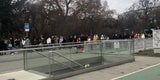 Mega-Schlange: Massen-Ansturm auf Wiener Eistraum | Trotz Lockdown