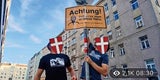 Hier montieren Identitäre die Islamisten-"Warntafeln"