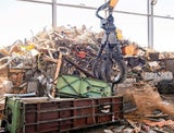Zoll schrottet "Fabrik" von Zigaretten-Mafia
