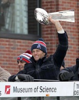 Tom Brady feiert mit Sohn Benjamin den Super Bowl-Triumph