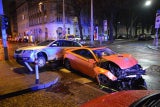 Alko-Lenker zerstört Sportwagen: Fünf Verletzte