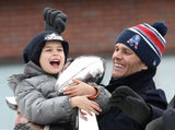 Tom Brady feiert mit Sohn Benjamin den Super Bowl-Triumph