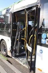Drei Verletzte nach Crash zwischen Bus und LKW