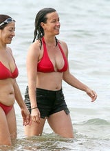 Alanis Morissette relaxt auf Hawaii