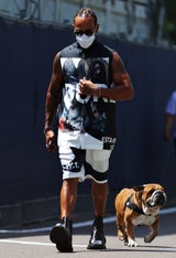 Formel-1-Weltmeister Lewis Hamilton mit Hund Rosco in Spielberg