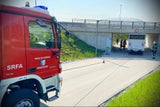 Feuerwehr befreit LKW