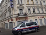Pyros mit "doppelter Kraft einer Handgranate" auf Polizisten geworfen
