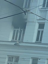 Jugendlicher über Fenster aus Feuer-Wohnung gerettet