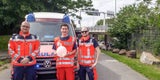 Kinder spielten auf Autobahn, während Eltern grillten
