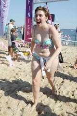 Lena Dunham: Charity-Paddling