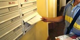 Etliche Österreicher finden US-Schecks in Postkästen