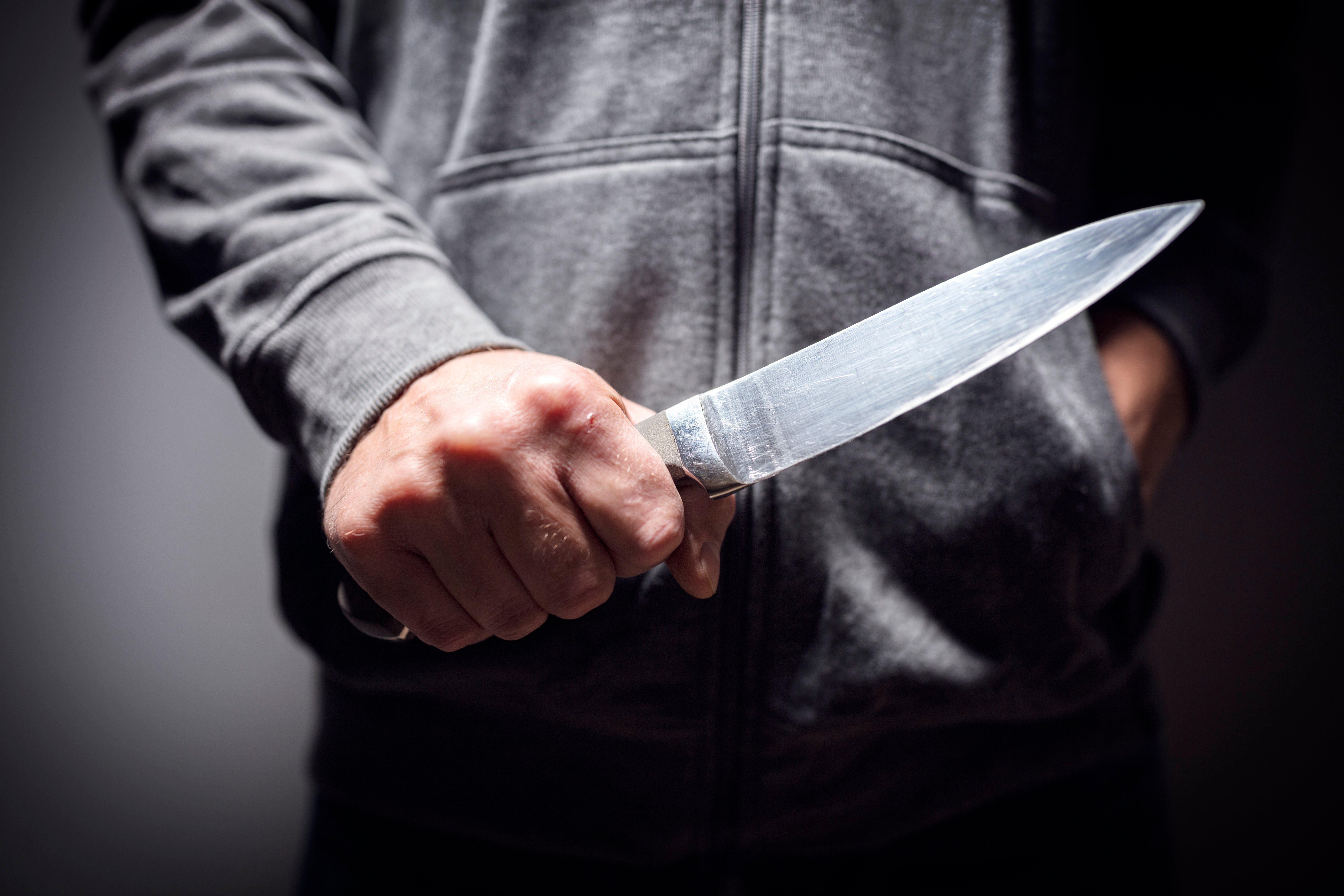 Plötzlich wurde ein 14-Jähriger mit einem Messer attackiert.