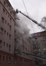 Wiener flüchtet vor Feuer aufs Fensterbrett – gerettet