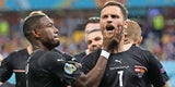 David Alaba hält den Mund von Teamkollege Marko Arnautovic